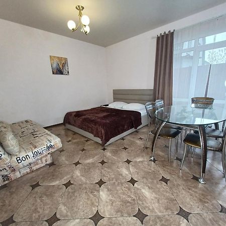 Гостьовий Будинок Осокорки Kyiv Exterior photo